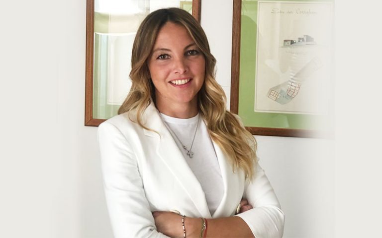 Verifica del possesso dei requisiti ed eterointegrazione dell’obbligo di revisione prezzi nei contratti misti infra-annuali – di Anna Cristina Salzano
